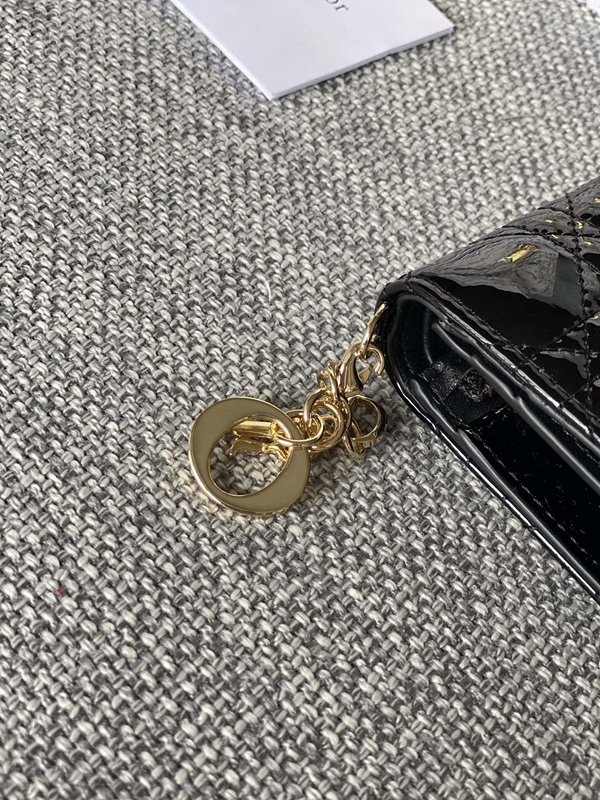 ディオール財布背面デザイン